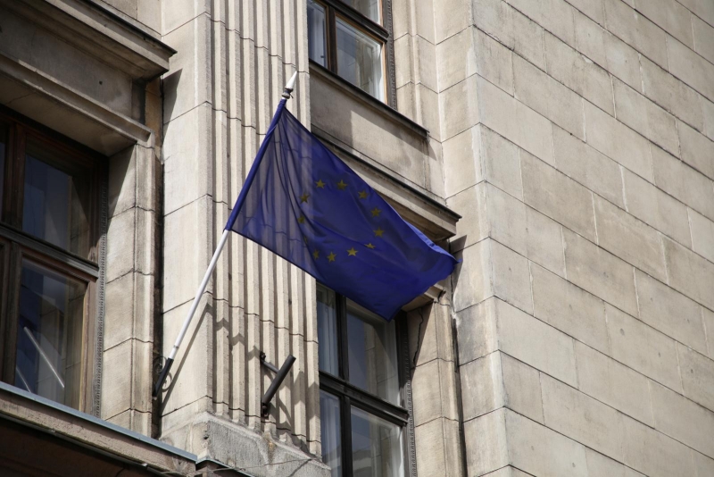 ES karogs pie Finanšu ministrijas ēkas