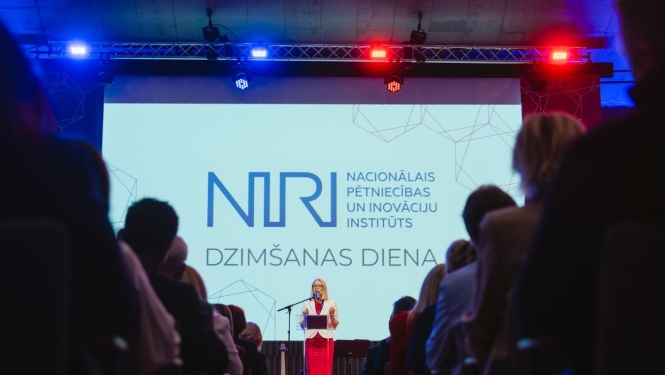 NIRI atklāšana skats uz skatuvi