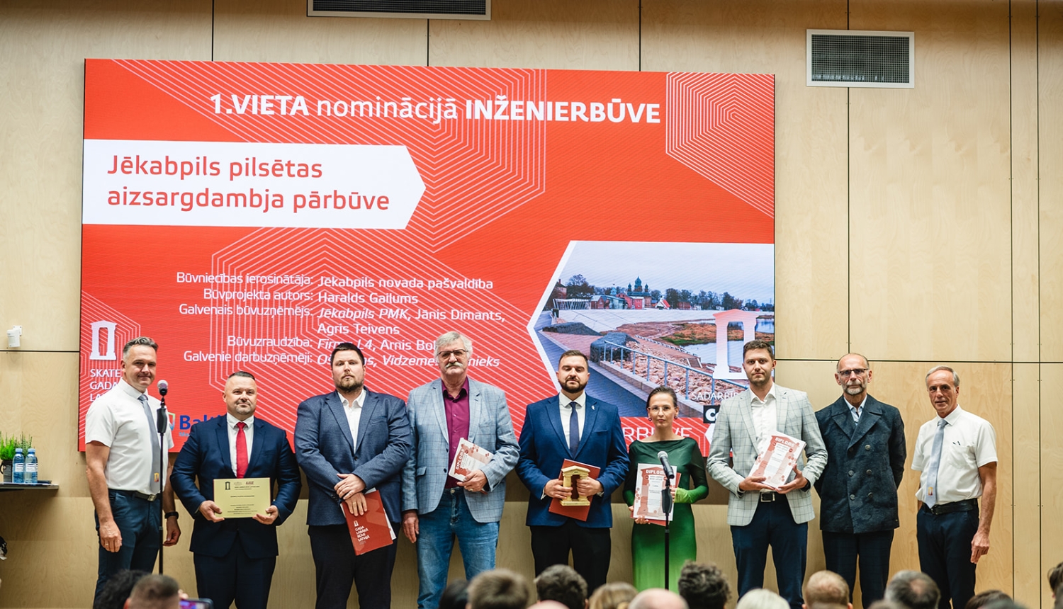 Jēkabpils aizsargdabja projekta komanda kas saņēma apbalvojumu