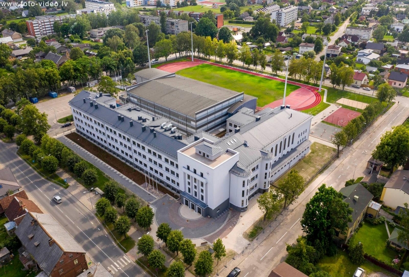 Jelgavas Valsts ģimnāzijā pabeigti rekonstrukcijas darbi - skolēni varēs mācības uzsākt atjaunotā un mūsdienīgā skolā