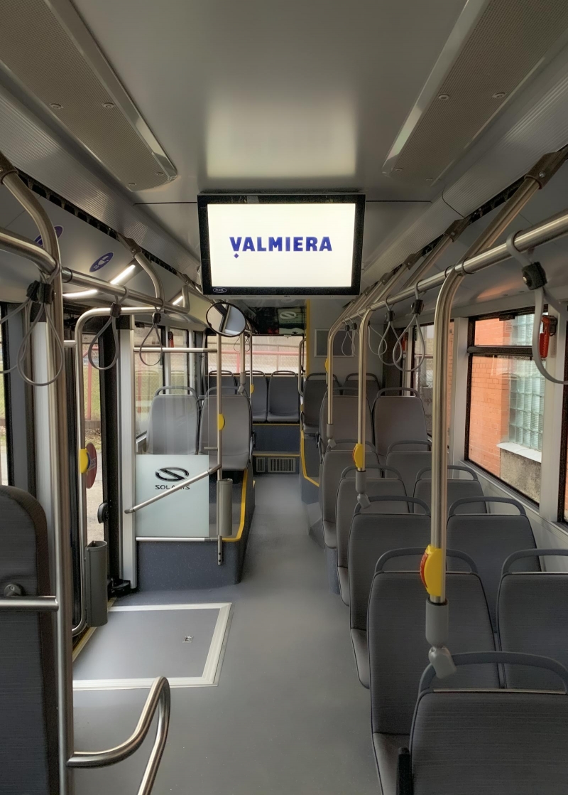 Valmierā iegādāti deviņi jauni hibrīdautobusi