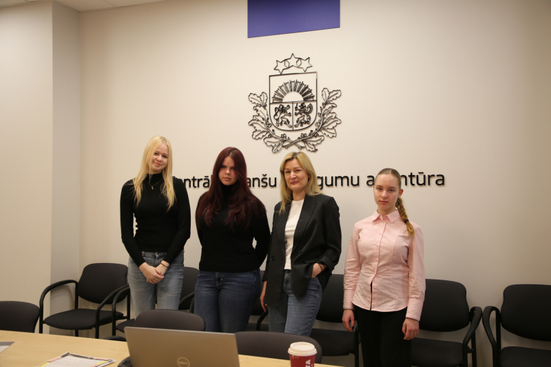 Kitija Kļāviņa ar savām "ēnām"