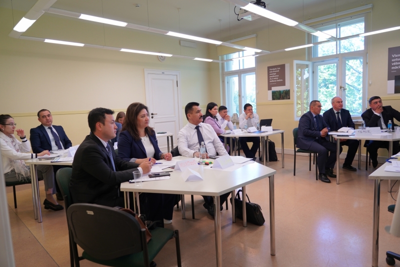 Uzbekistānas delegācija VAS
