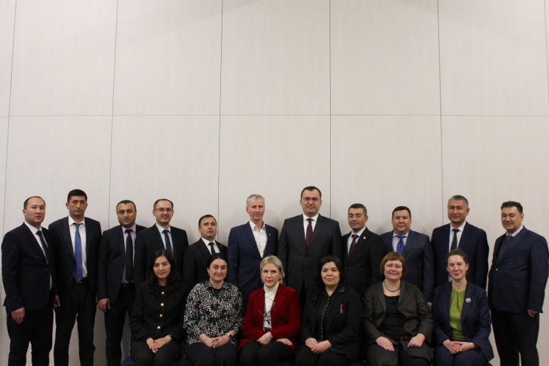 Uzbekistānas-delegācija