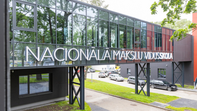 Nacionālās māksalas vidusskolas fasāde 