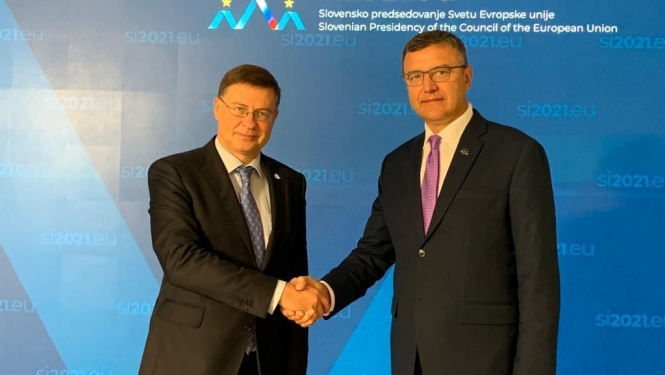 V.Dombrovskis un J.Reirs