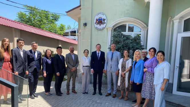 Uzbekistānas  projekta vadības sēdes dalībnieki