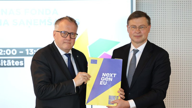 A.Ašeradens, V. Dombrovskis