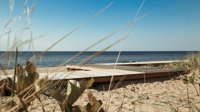 Lauču akmens - Vārzu pludmale