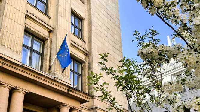 ES karogs pie Finanšu ministrijas