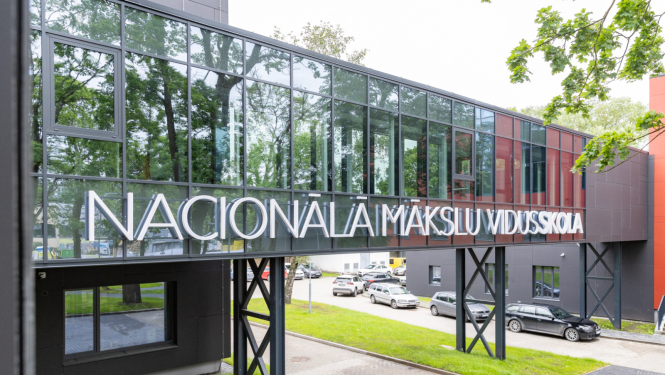 Nacionālās māksalas vidusskolas fasāde 