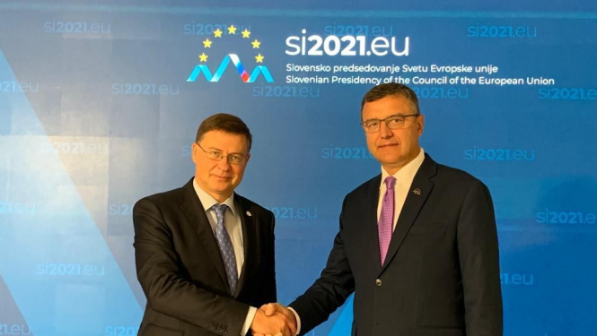 V.Dombrovskis un J.Reirs