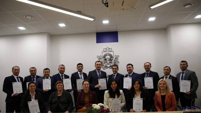 Uzbekistānas-delegācija