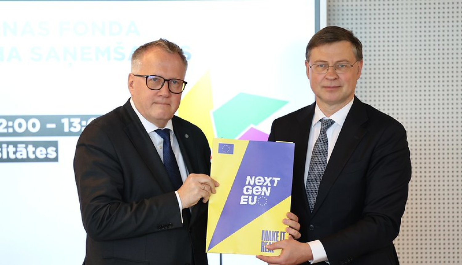 A.Ašeradens, V. Dombrovskis