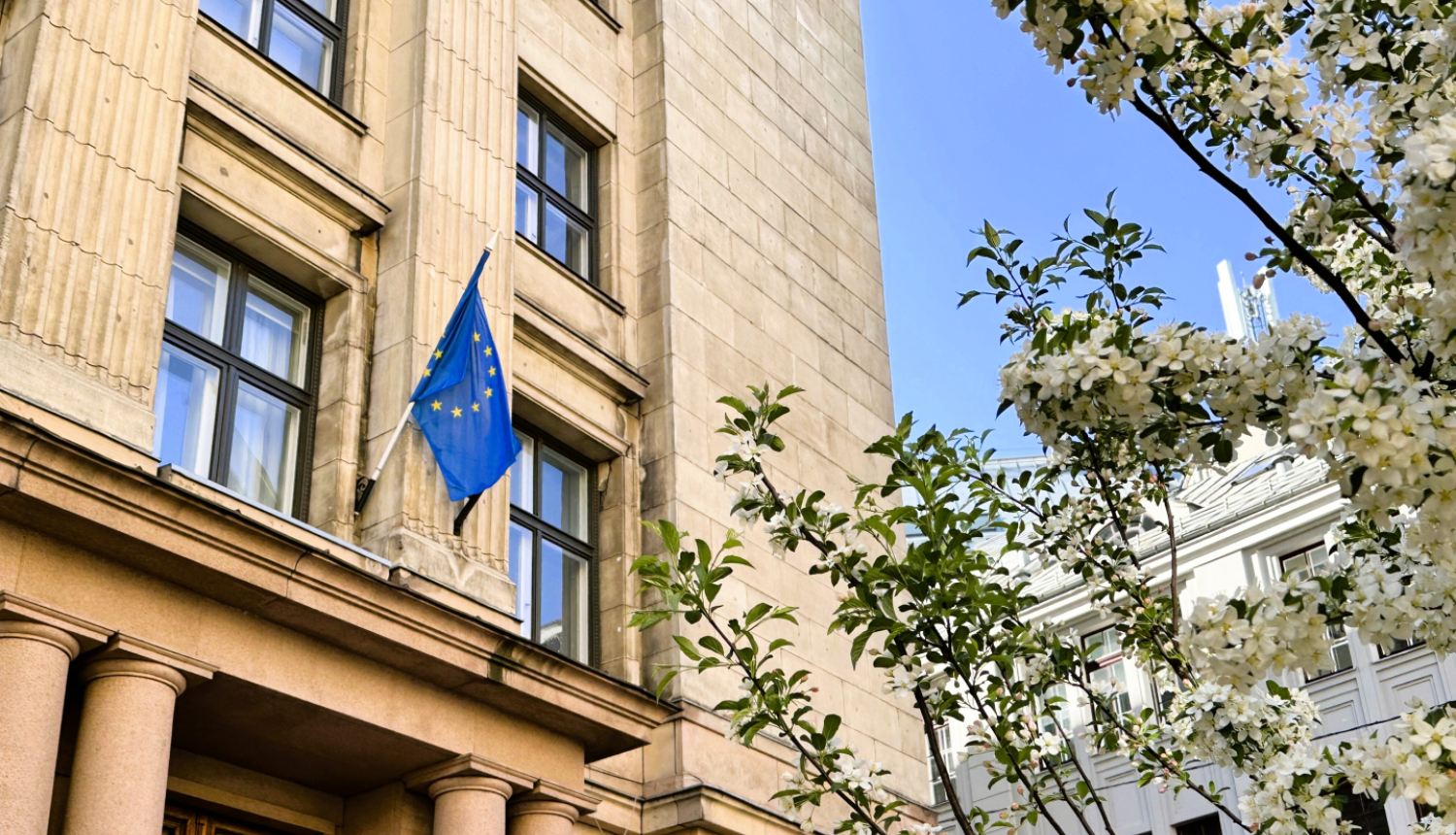 ES karogs pie Finanšu ministrijas