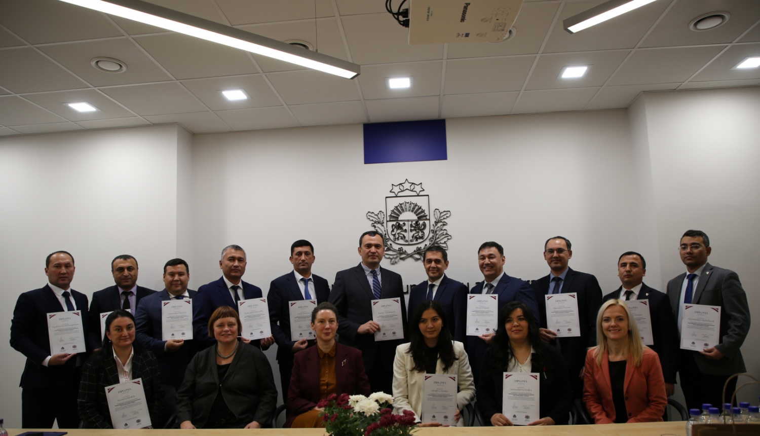 Uzbekistānas-delegācija